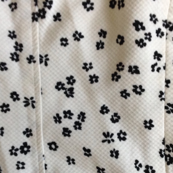 Vintage NWT J. Crew Floral Pique V-Neck Top White Black Sleeveless - Sz 8 - Picture 3 of 6